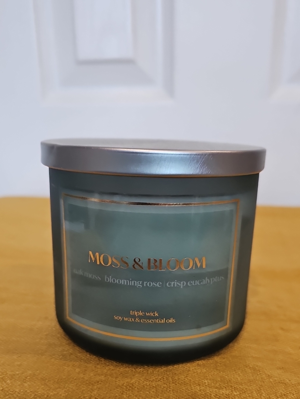 Distant Lands Moss & Bloom 3-Wick Scented Jar Candle NWT